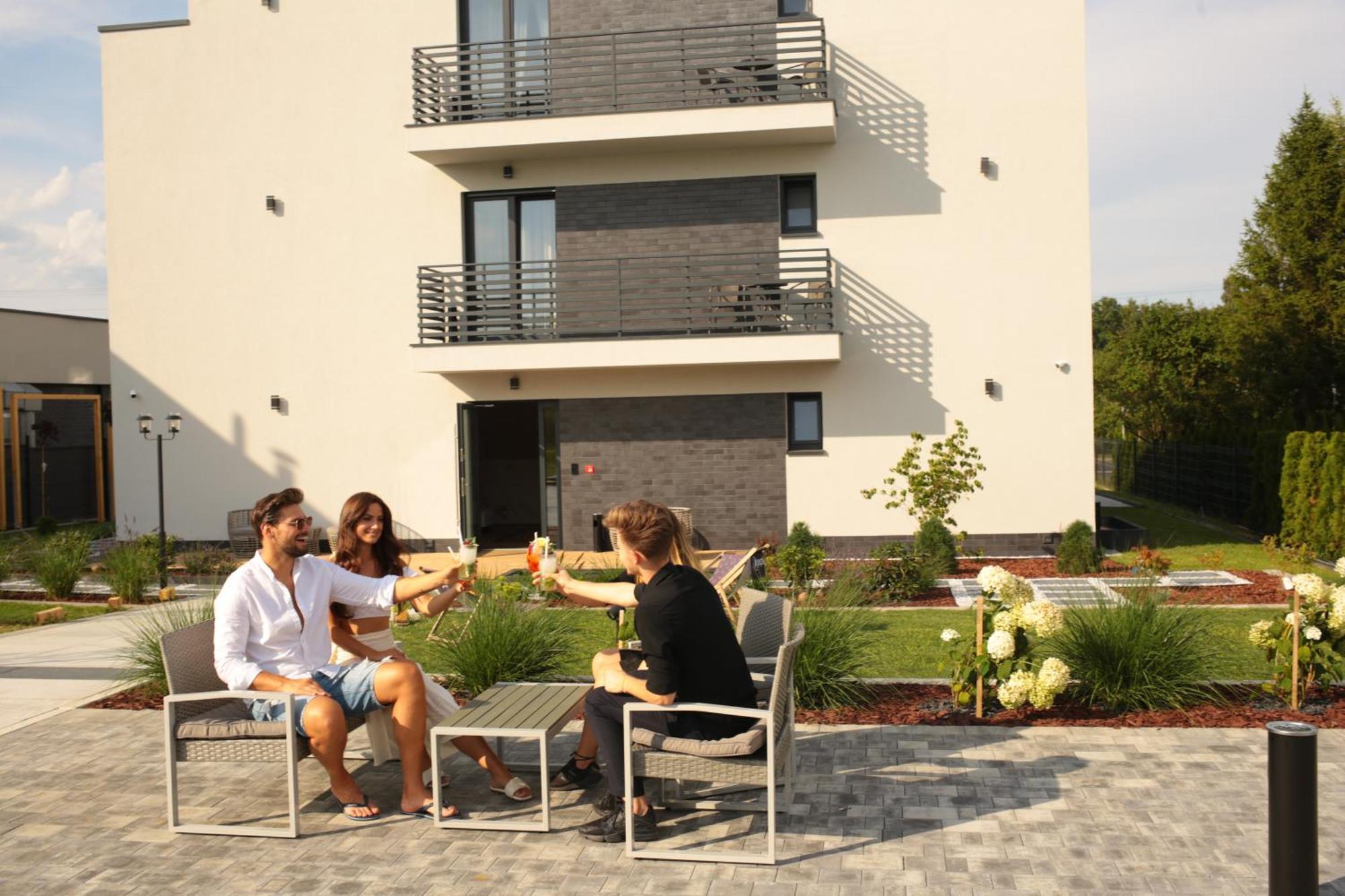 Resto Inn - Smart Apartamenty Blisko Energylandii Polwies Ngoại thất bức ảnh